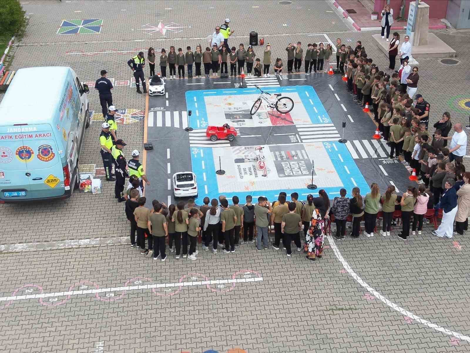 minik ogrencilere jandarmadan uygulamali trafik egitimi 6 hhUTEUhU