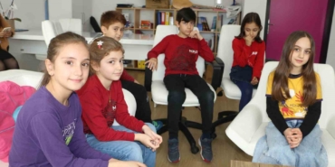 minik-ogrencilerin-demokrasi-heyecani-QAOMR9A2.jpg