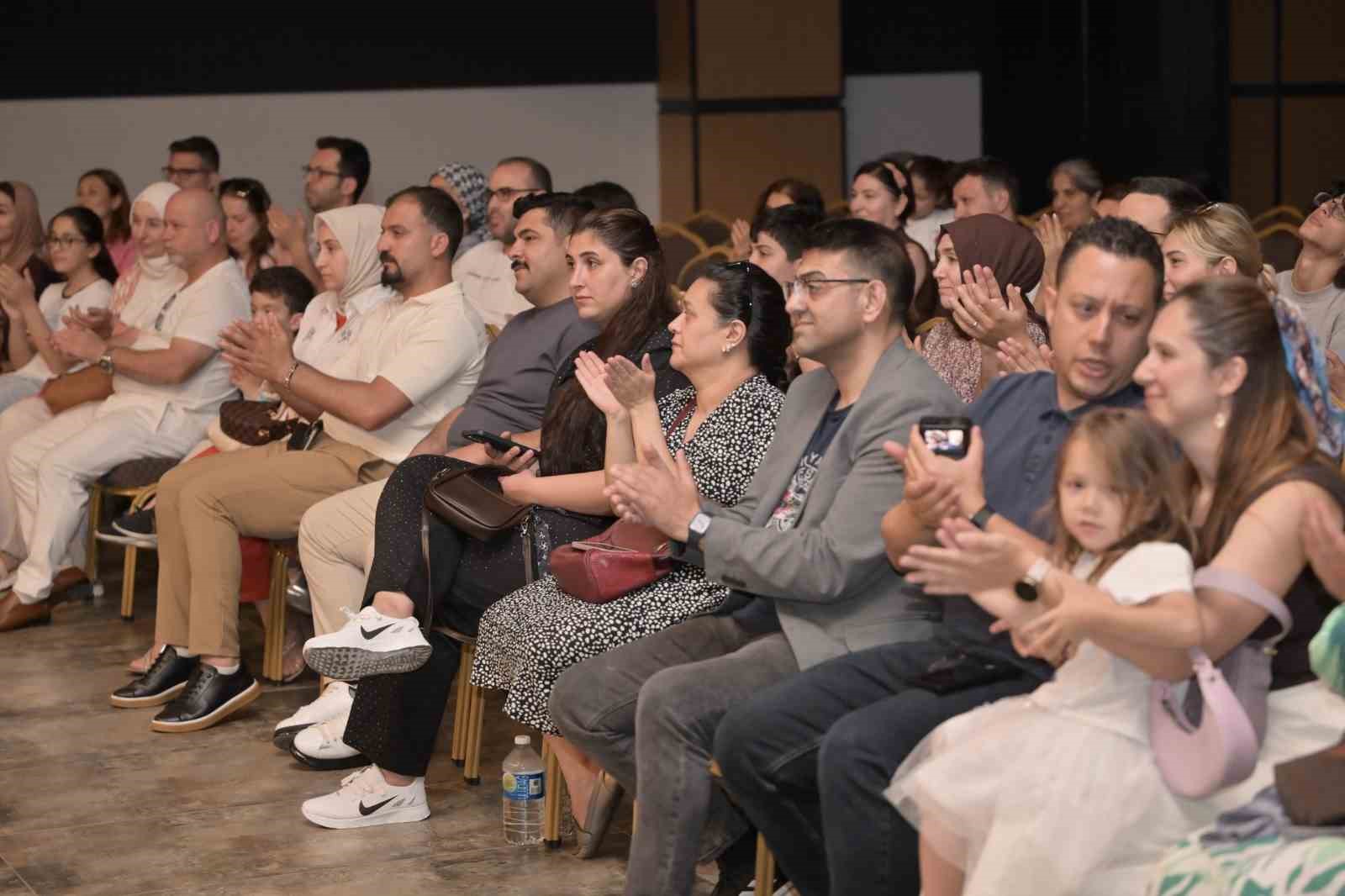 Minik piyanistler yıl sonu dinletisinde sahne aldı 7 minik piyanistler yil sonu dinletisinde sahne aldi 3 a8EuOLbR