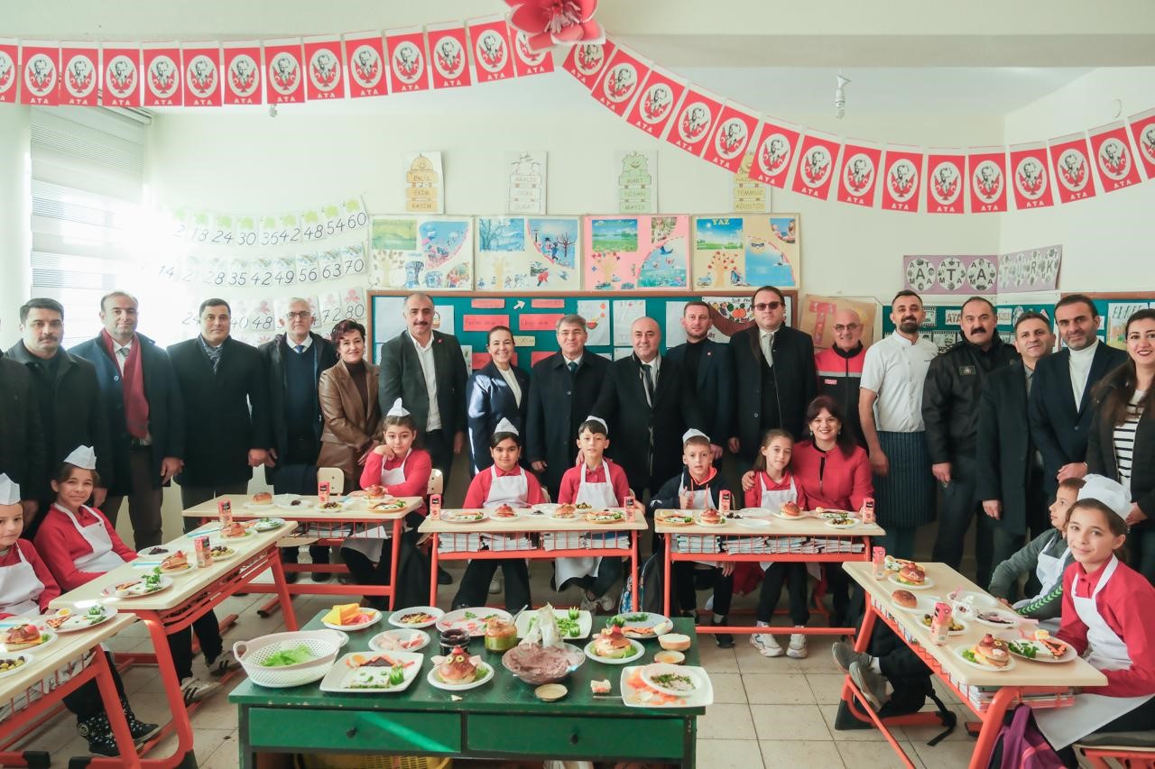 Minik Şeflerle Zeytinli Tarifler’in ilk durağı Dereköy İlköğretim Okulu oldu 7 minik seflerle zeytinli tariflerin ilk duragi derekoy ilkogretim okulu oldu 3 bvkW6OID