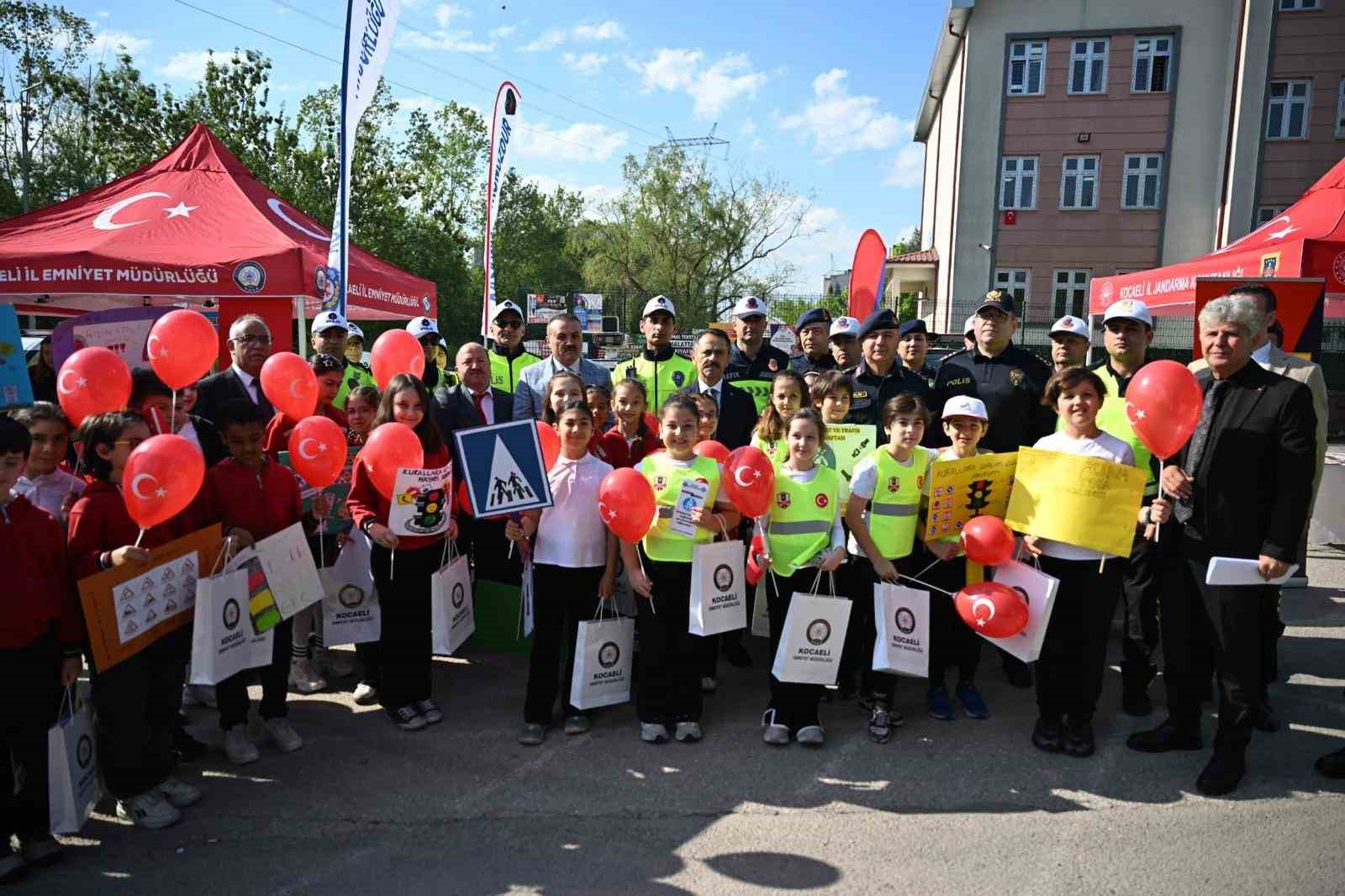 minik trafik dedektifleri gorev basinda hem ogrendi hem ogretti 4 RF6cpc9w