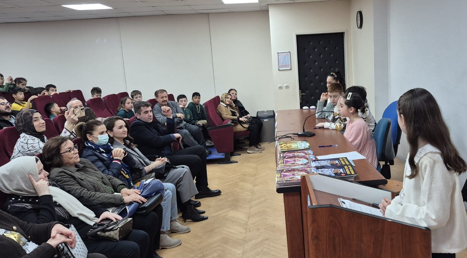 Minik yazarlardan büyük davranış: Kitaplarını sattılar, köy okuluna umut oldular 4 minik yazarlardan buyuk davranis kitaplarini sattilar koy okuluna umut oldular 0