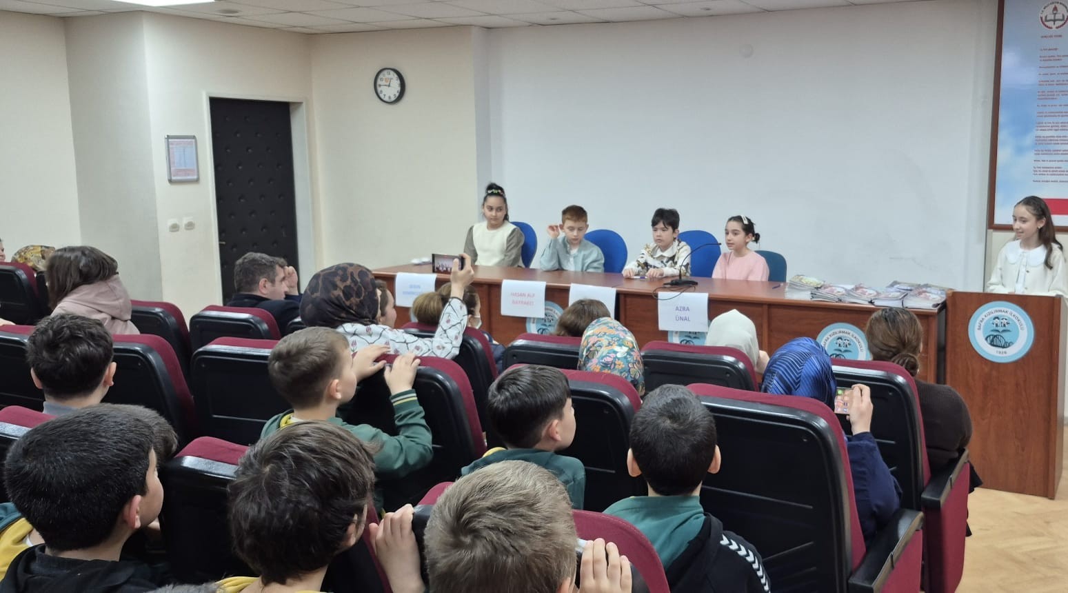 Minik yazarlardan büyük davranış: Kitaplarını sattılar, köy okuluna umut oldular 5 minik yazarlardan buyuk davranis kitaplarini sattilar koy okuluna umut oldular 1 QAfN6IZD