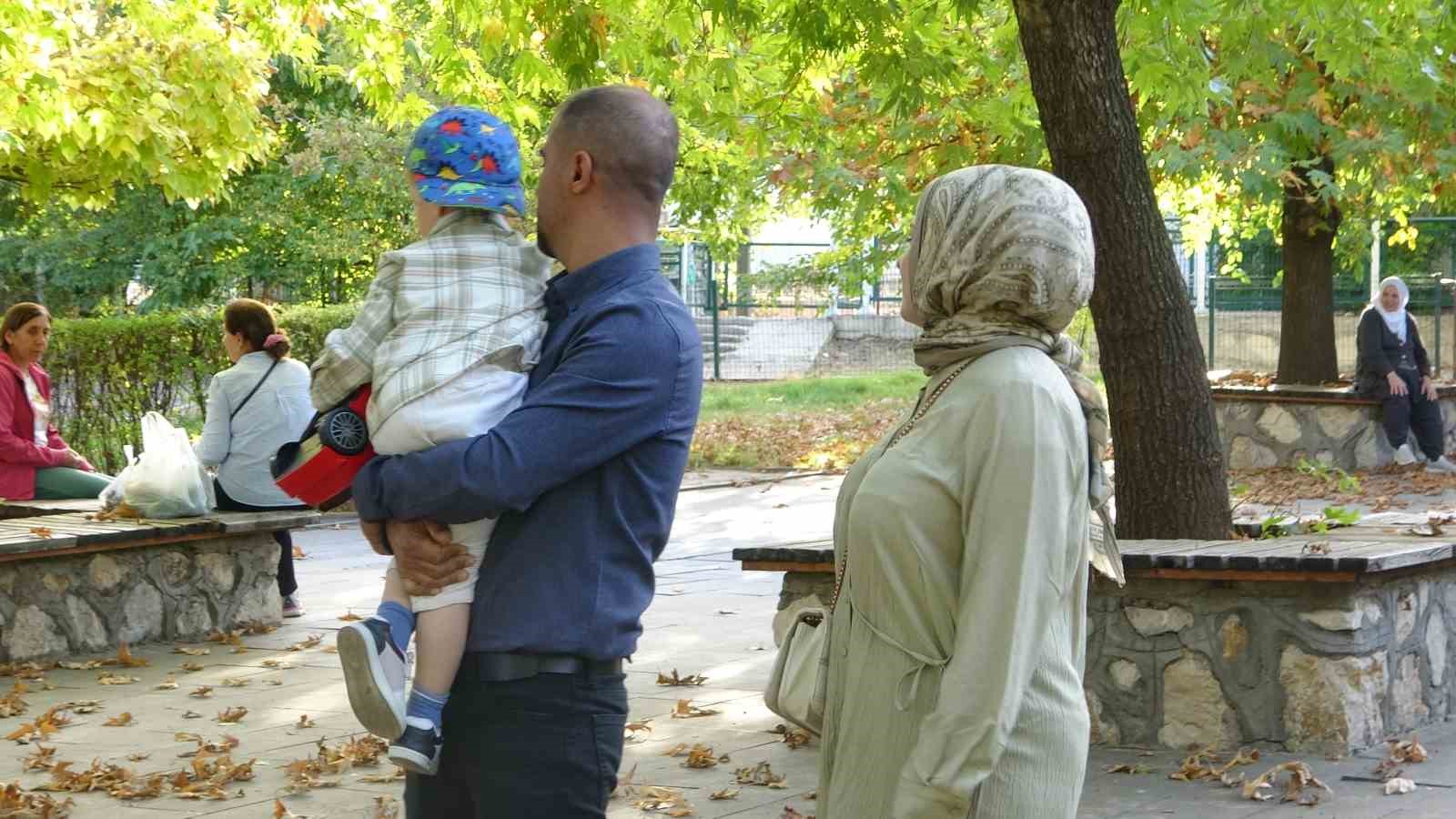 minik yigitin ailesi oldular 4 hSJtFaln