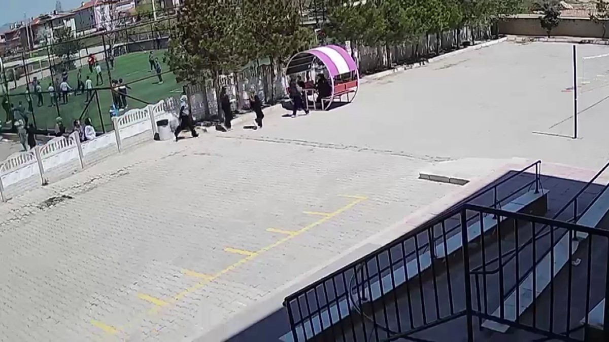 minik yureklerin polise yaptigi jest kalpleri isitti 0 VaCYJbc5