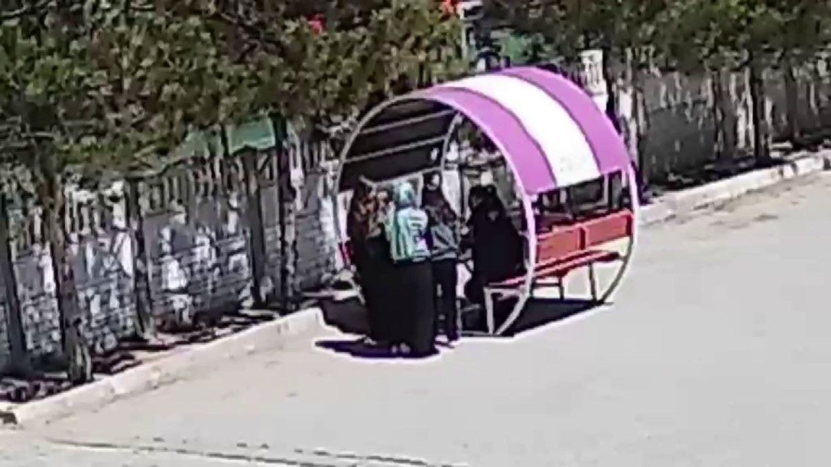 minik yureklerin polise yaptigi jest kalpleri isitti 1 WzONG5pF
