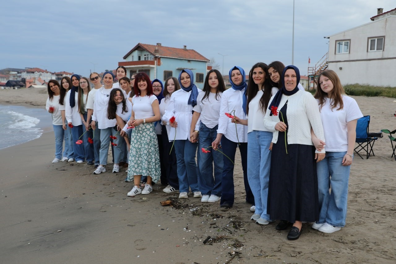 minikler anneler icin hem caldi hem soyledi 3 RtvNfS6w