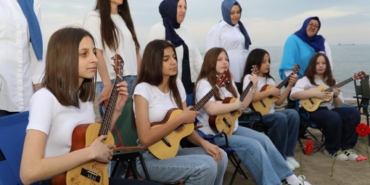 minikler-anneler-icin-hem-caldi-hem-soyledi-iYHOGJVE.jpg