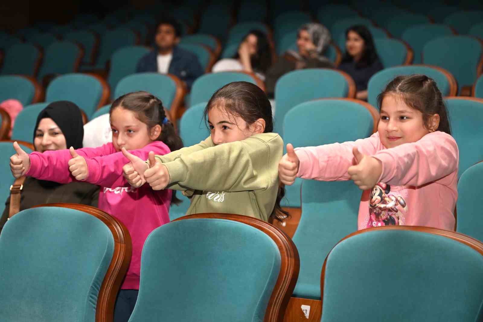 Minikler İstanbul’u sahnedeki rüyada keşfetti 6 minikler istanbulu sahnedeki ruyada kesfetti 2 P1Il4rrz