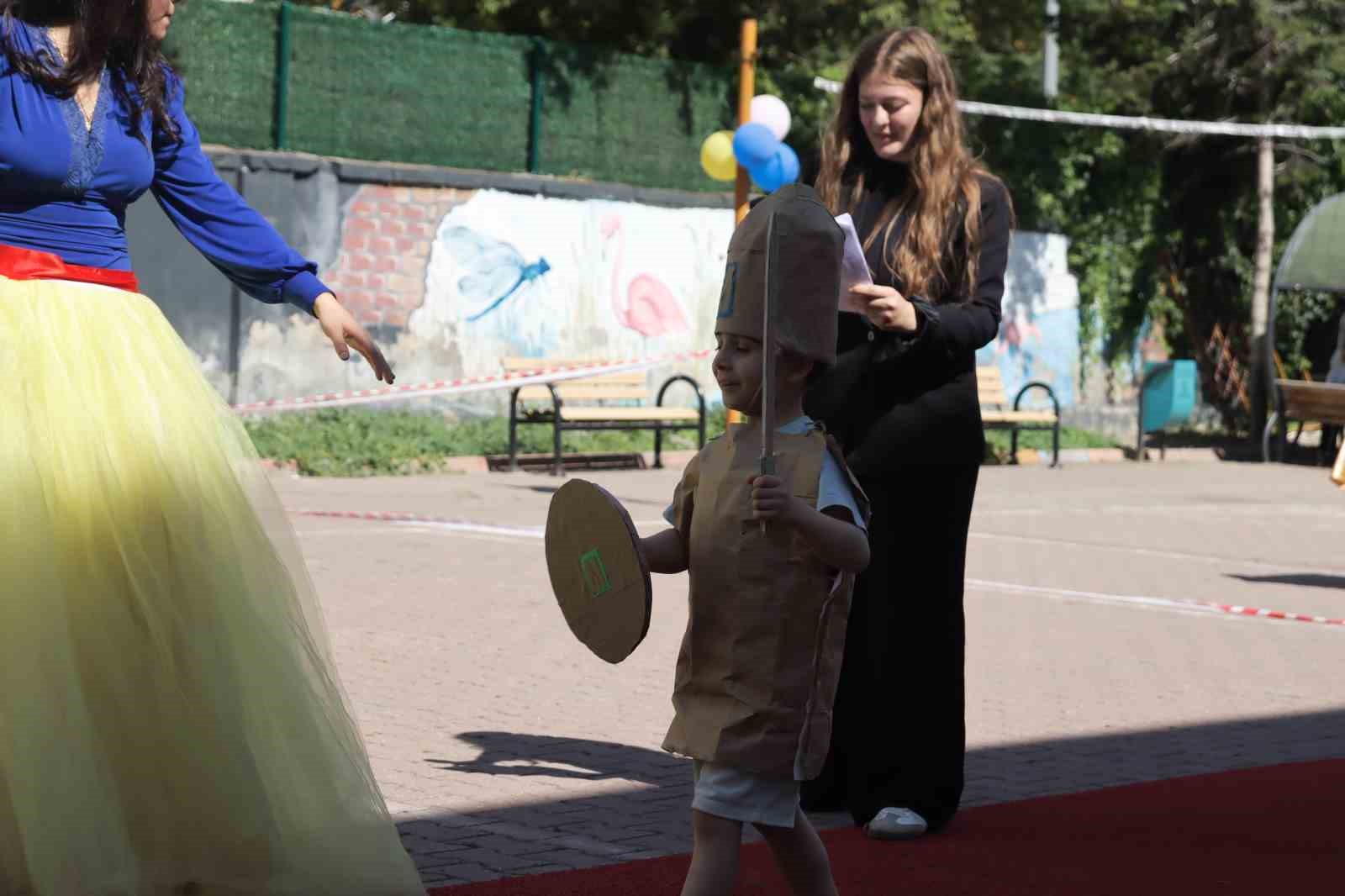 miniklere bayat ekmekle yemek yapmayi ogrettiler 11 UC1R5Q8F