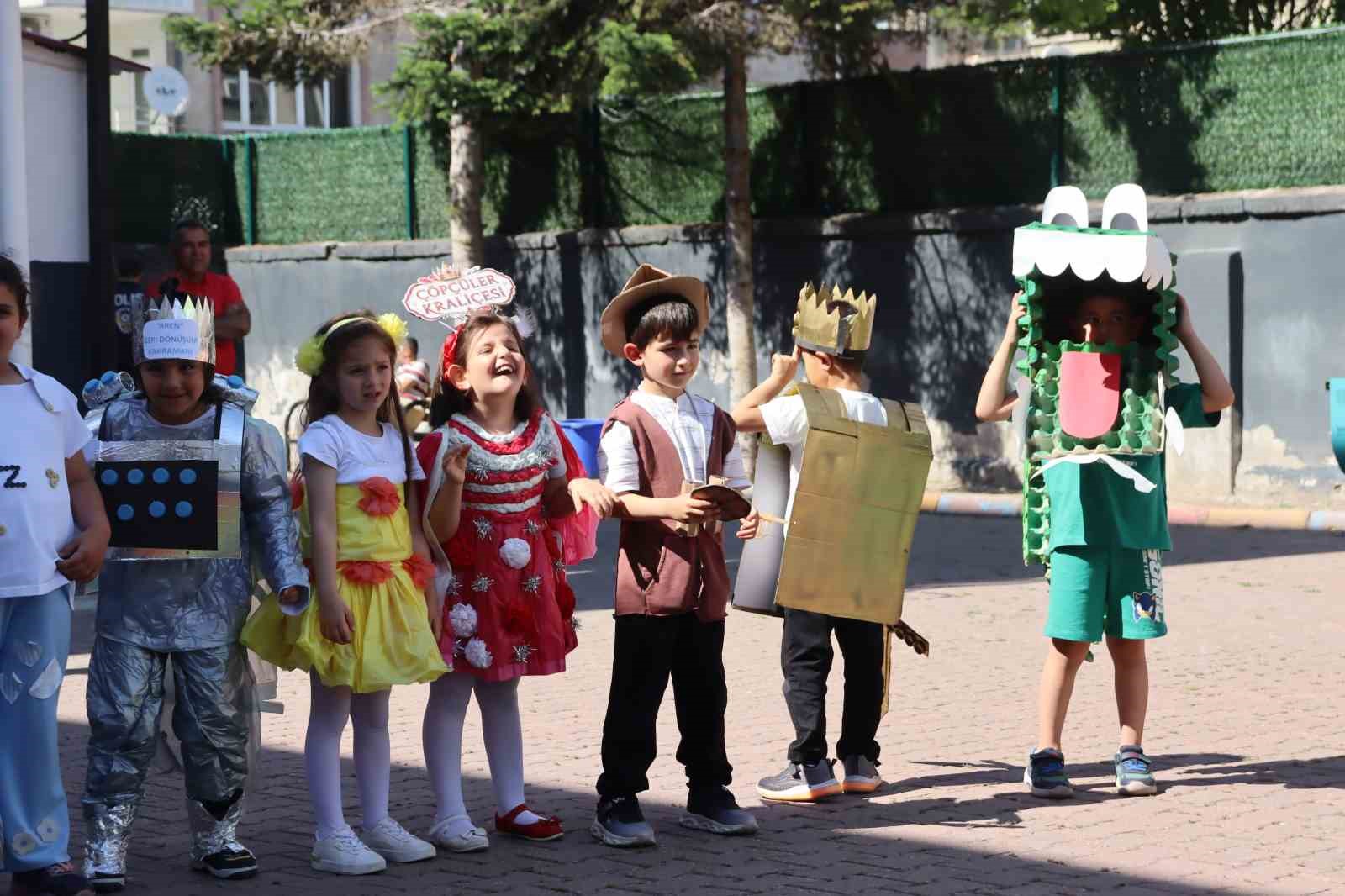 miniklere bayat ekmekle yemek yapmayi ogrettiler 12 ZI3nPe8T