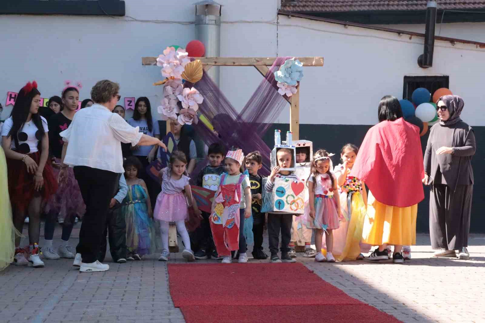 miniklere bayat ekmekle yemek yapmayi ogrettiler 6 IGD4PG29