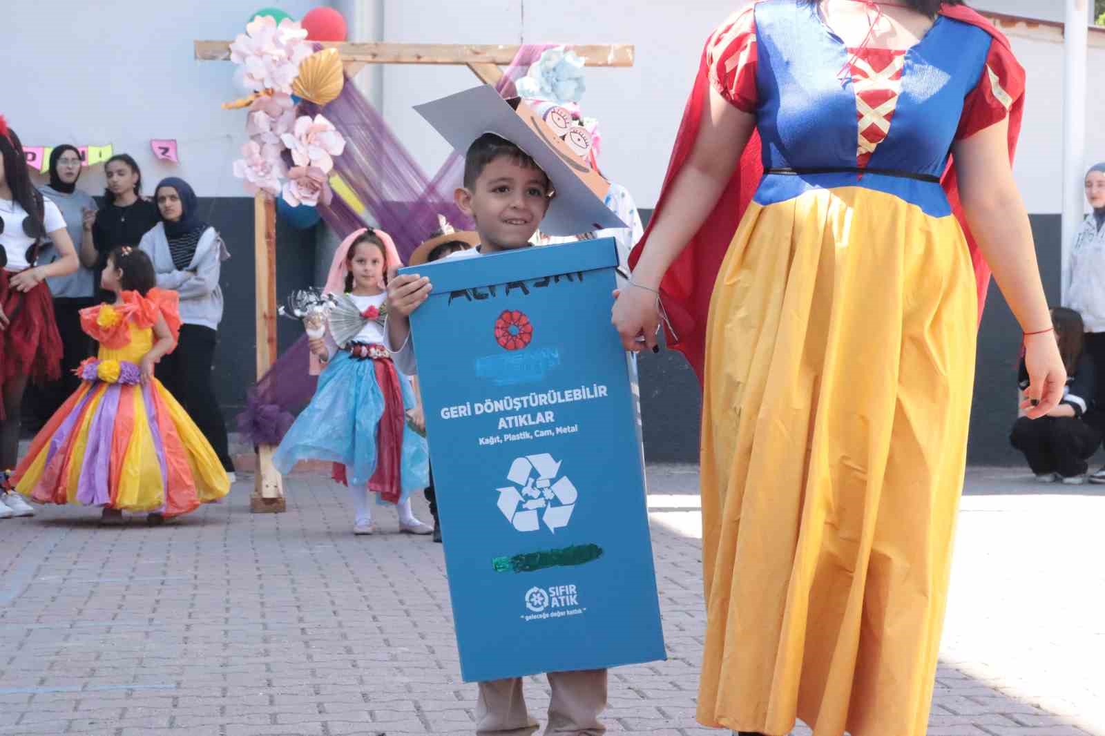 miniklere bayat ekmekle yemek yapmayi ogrettiler 9 InFfYRey