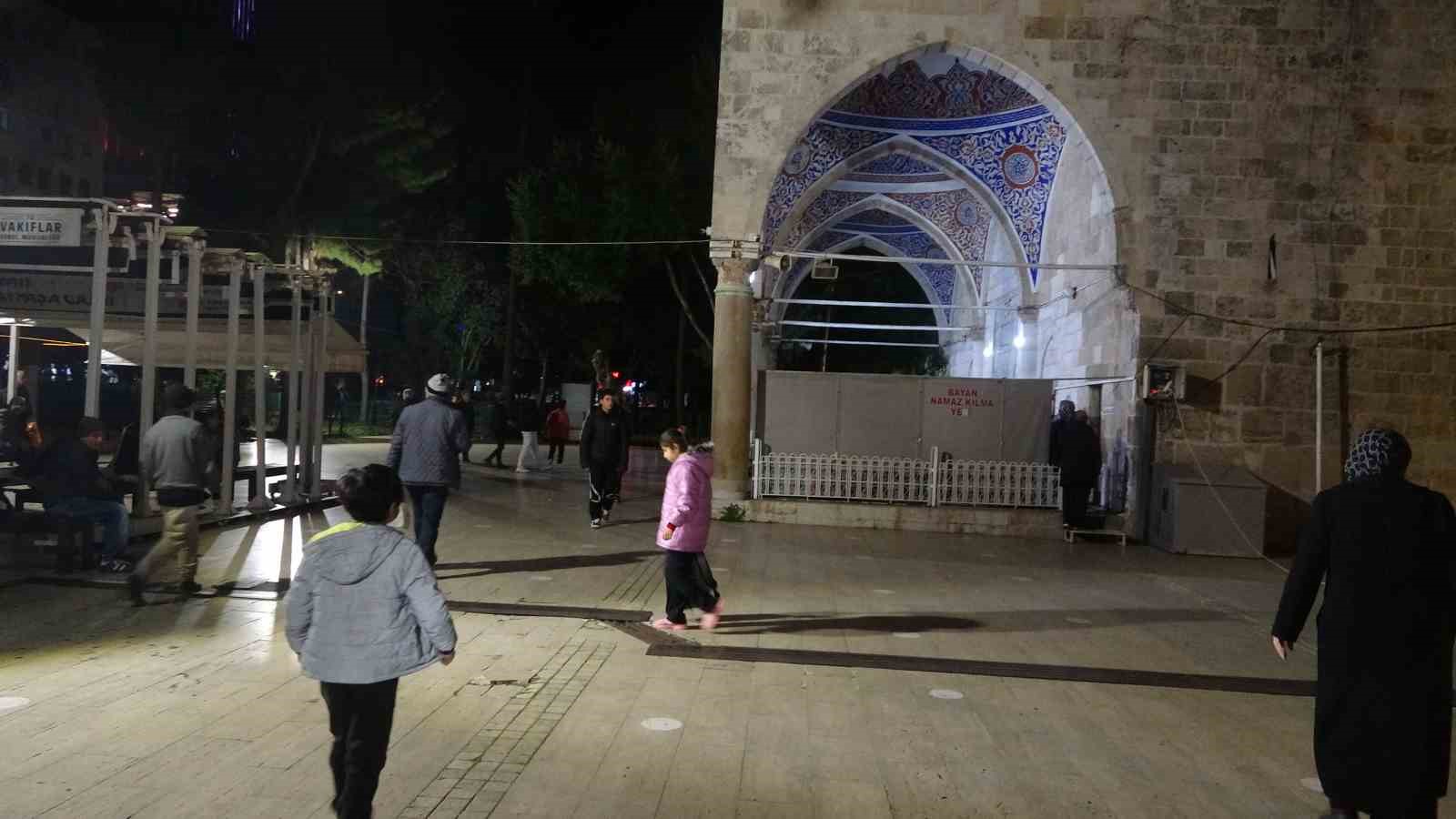 Miraç Kandili’nde Antalya’da camiler doldu 5 mirac kandilinde antalyada camiler doldu 1 Z1YpWwvk