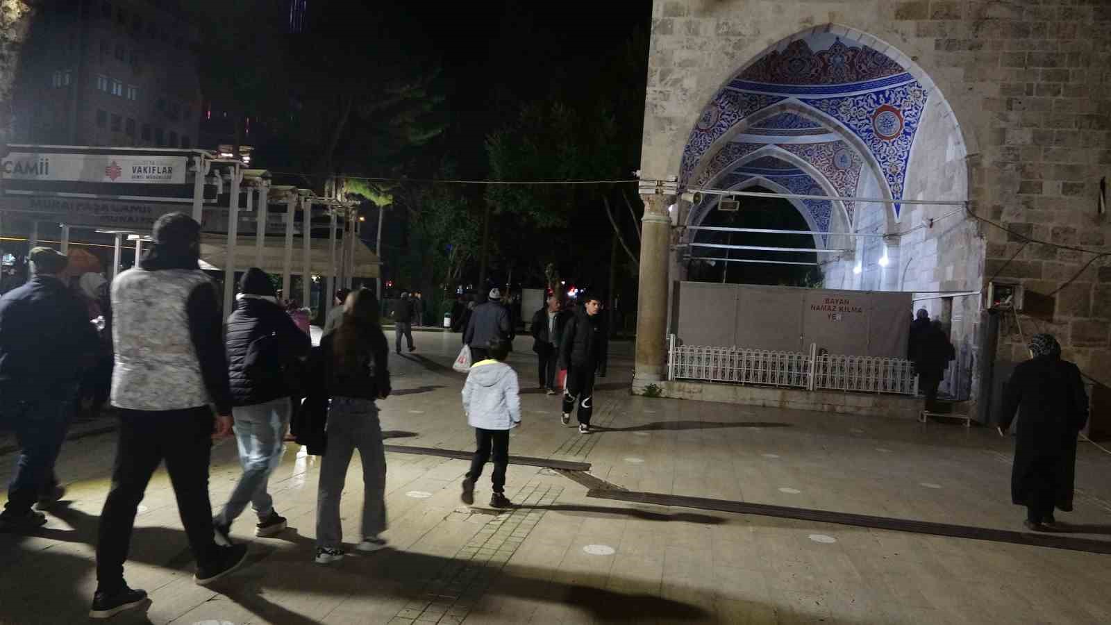 Miraç Kandili’nde Antalya’da camiler doldu 6 mirac kandilinde antalyada camiler doldu 2 tAnISlpb