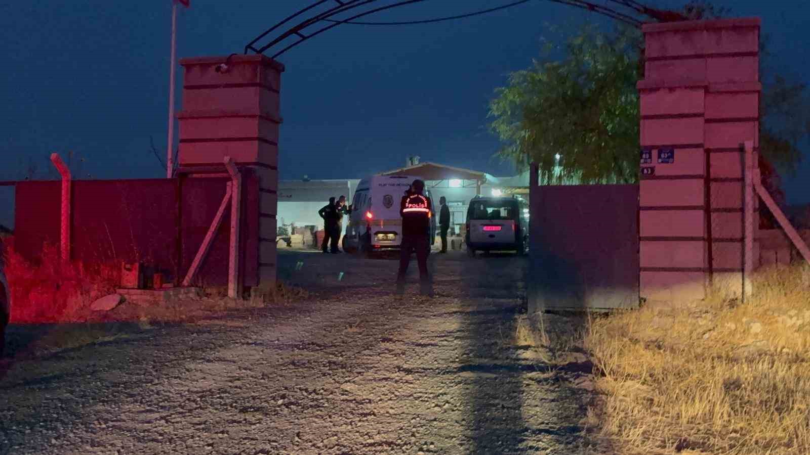 miras kavgasinda kan akti amcasini ve 3 kisiyi bicakladi 0 mVzQszrY