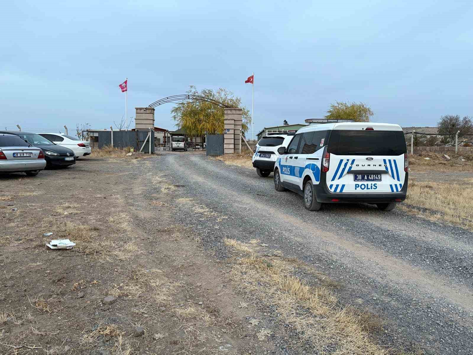 miras kavgasinda kan akti amcasini ve 3 kisiyi bicakladi 6 MLDljwLv
