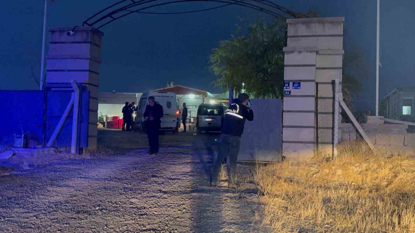 miras kavgasinda kan akti amcasini ve 3 kisiyi bicakladi 8 dHMwFdwc
