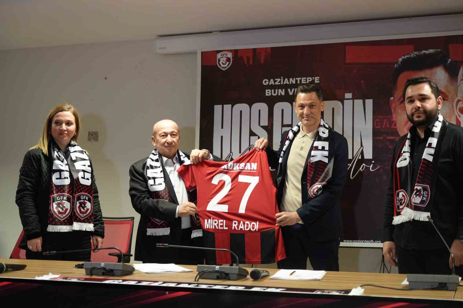 Mirel Radoi, Gaziantep FK’daki görevine iddialı başladı: "Türkiye’ye meydan okumaya geldim" 9 mirel radoi gaziantep fkdaki gorevine iddiali basladi turkiyeye meydan okumaya geldim 5 btJewbc3
