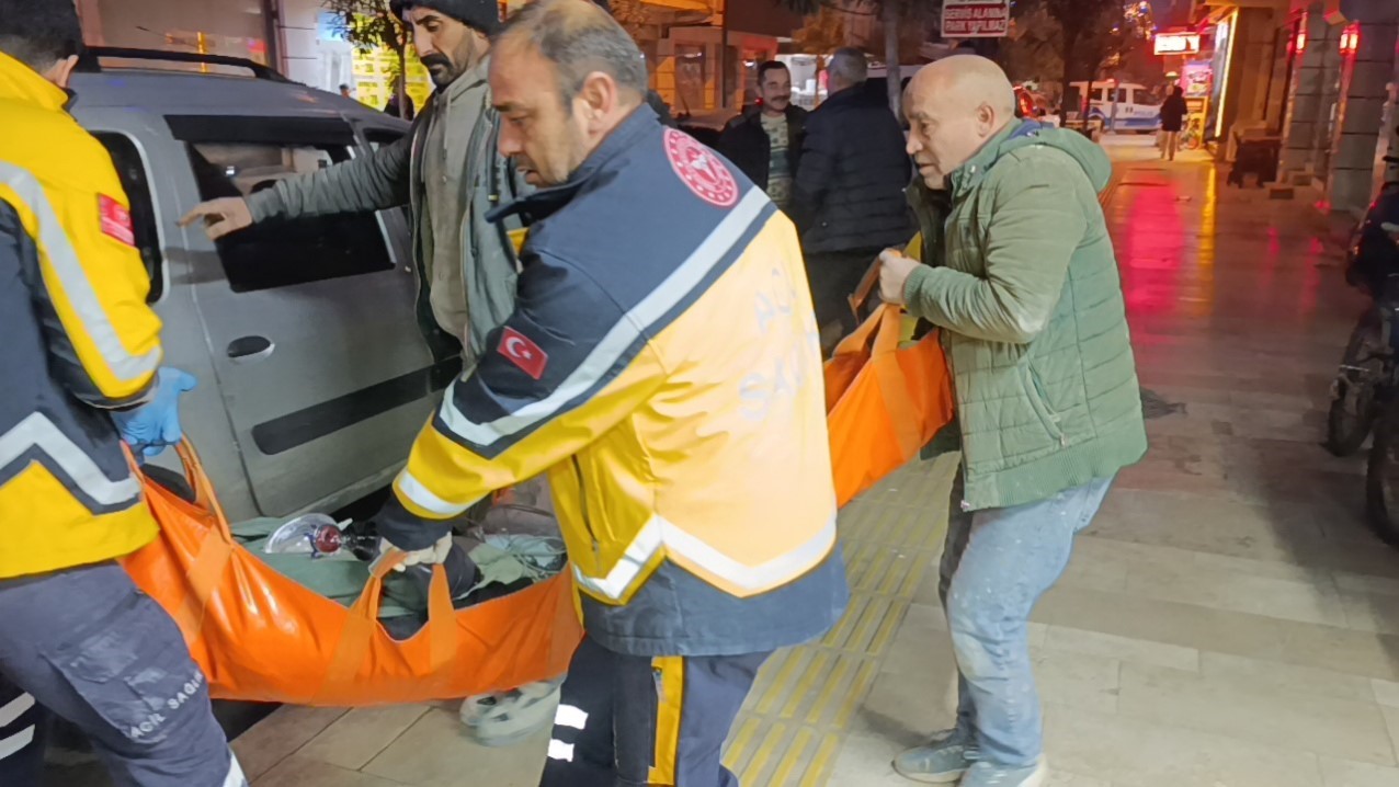 misafir olarak kaldigi akrabasinin evinin merdivenlerinde olu bulundu 0 BCzt7R79