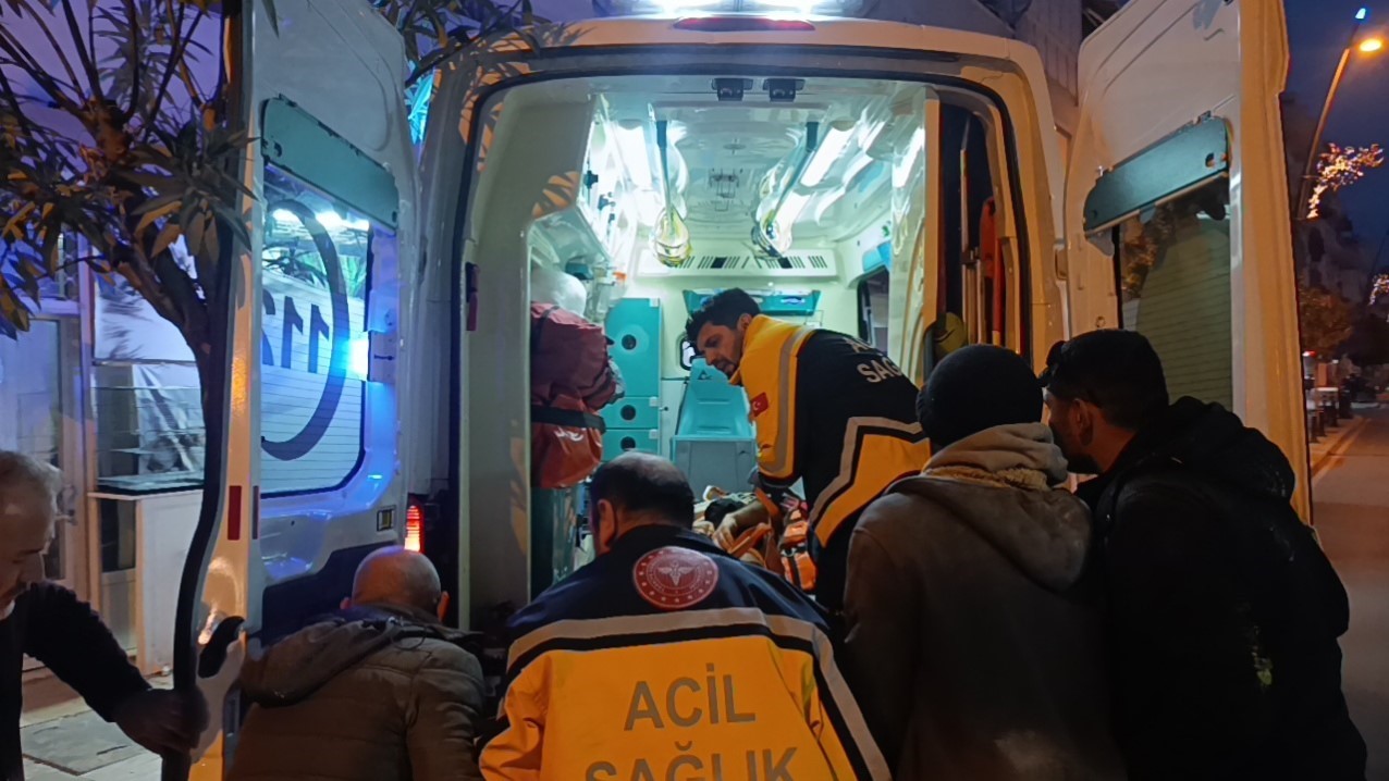 misafir olarak kaldigi akrabasinin evinin merdivenlerinde olu bulundu 2 TSRg6cdM