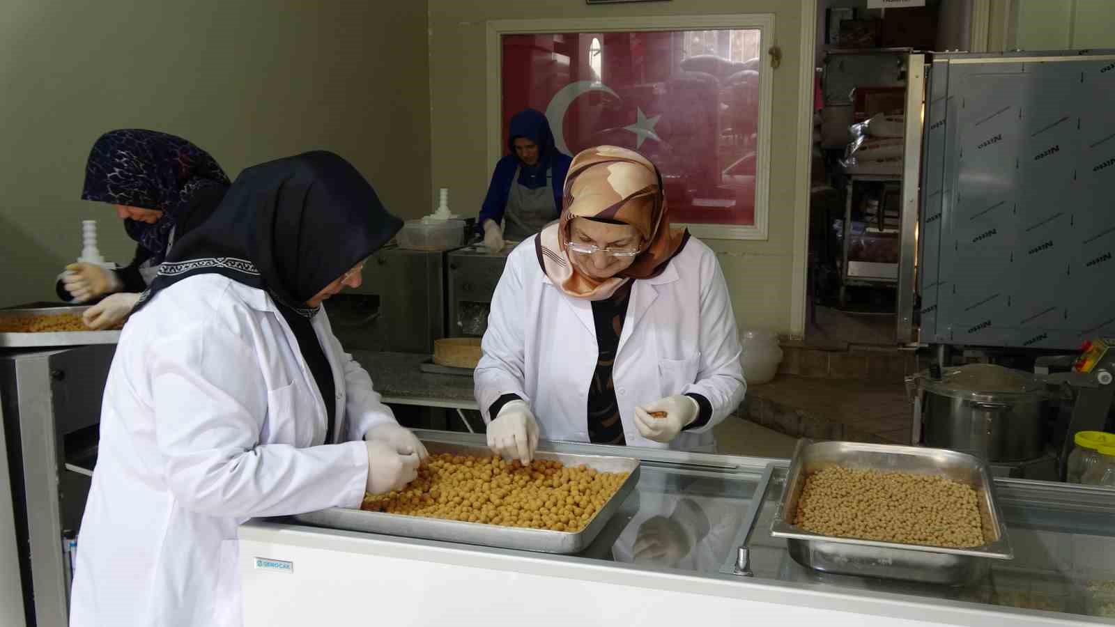 misafirlerine yaptigi yuvalama hayatini degistirdi 5