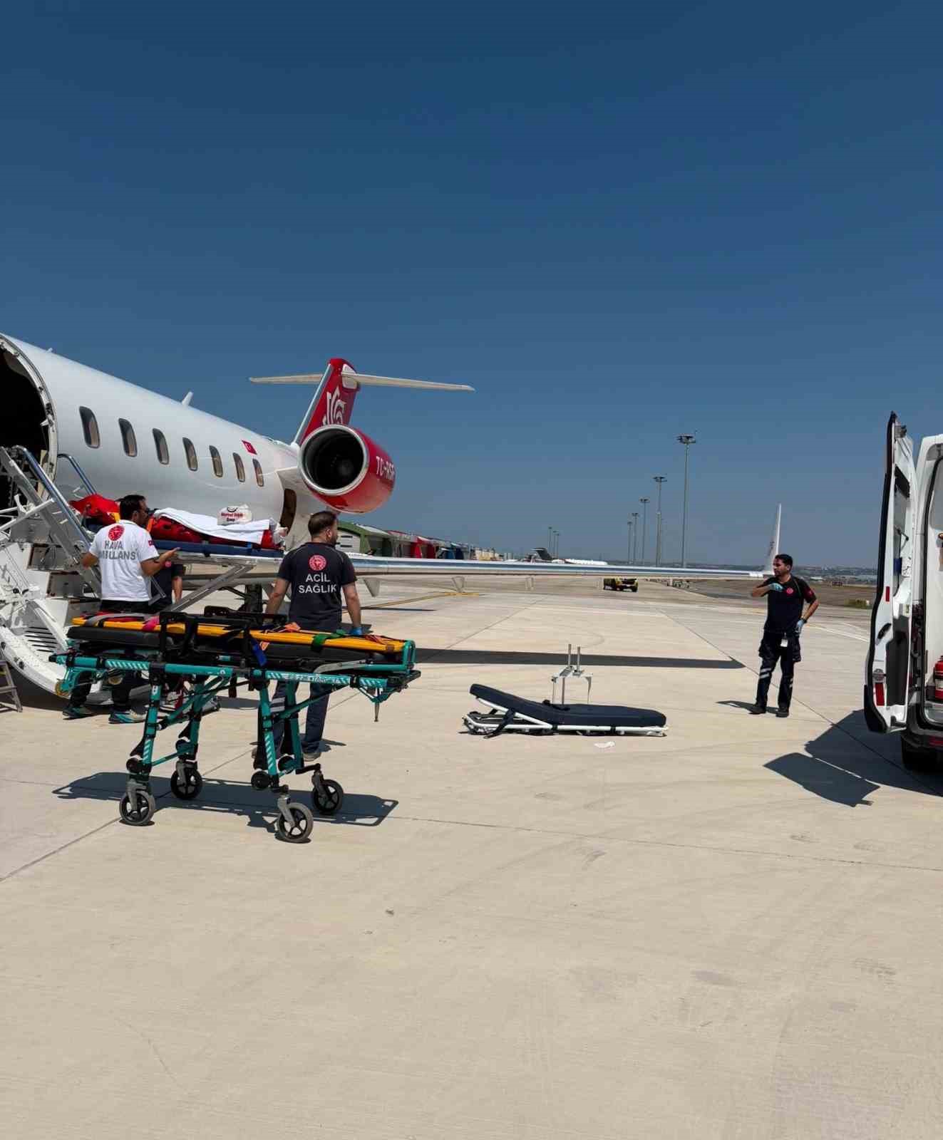 misirda trafik kazasi geciren 3 turk hava ambulansiyla turkiyeye getirildi 0 pDcAFEAD