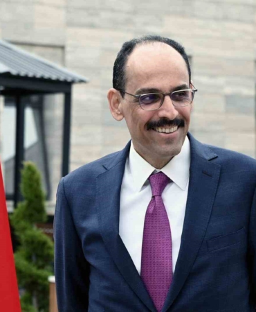 mit-baskani-kalin-ogretmenlerimizin-rehberligi-genclerimiz-icin-her-zaman-en-guvenilir-pusula-olmustur-KJdIlwAH.jpg