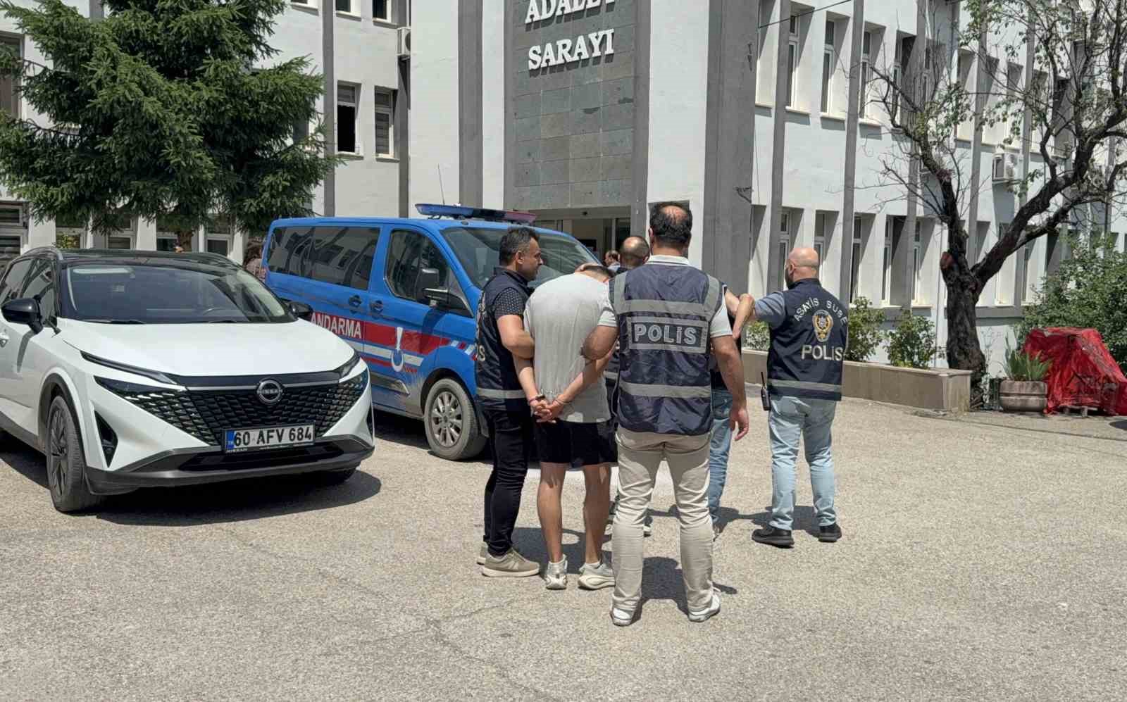 mit personeli yalaniyla yasli kadini dolandiran 2 supheli tutuklandi 1