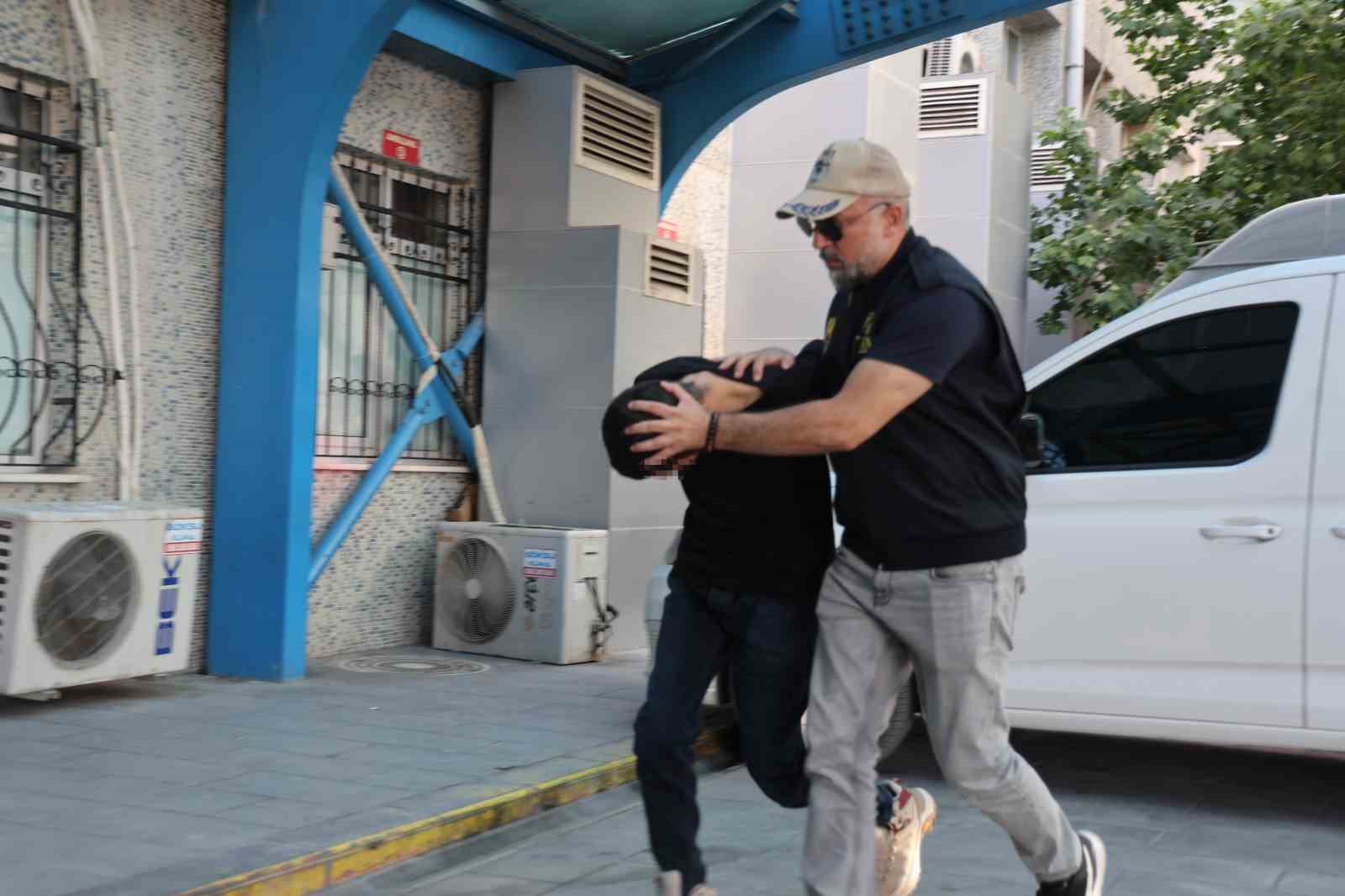 MİT tarafından yakalanan DAEŞ’ın sözde sorumlusu Konya’ya getirildi 6 mit tarafindan yakalanan daesin sozde sorumlusu konyaya getirildi 2 dOdryvYs