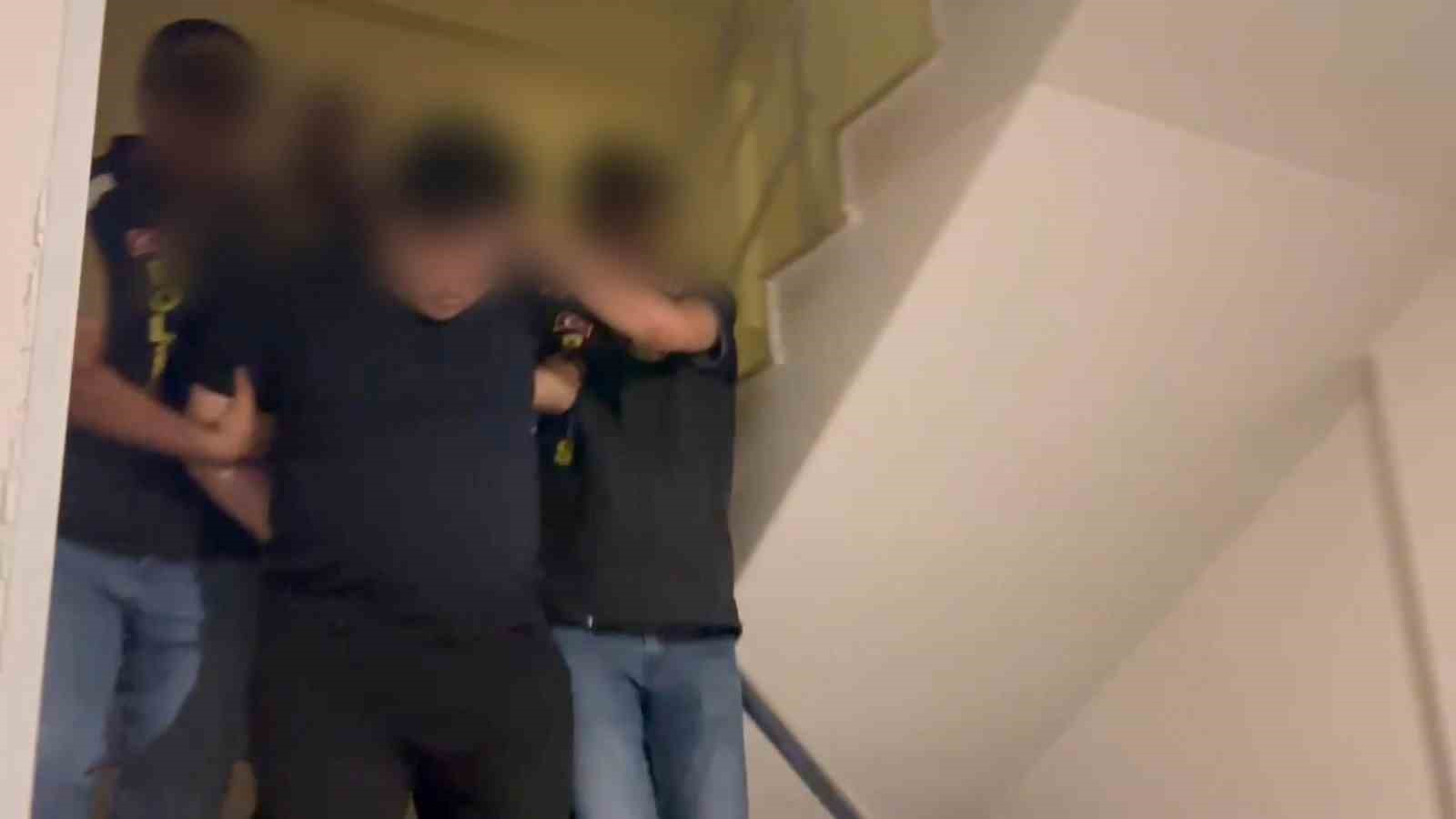 mit tespit etti kirmizi bultenle aranan uluslararasi uyusturucu kacakcisi mersinde yakalandi 0 aaBQnM6Z