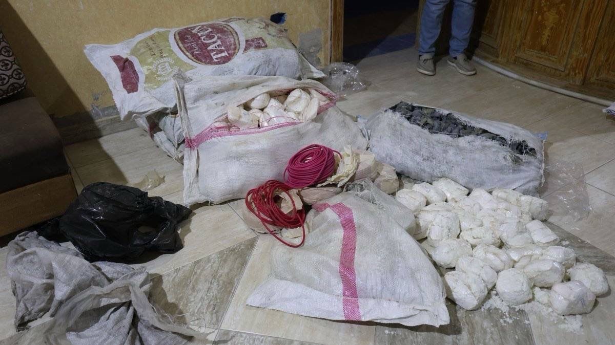 mitin istihbari calismalari sonucu samda deasa bagli hucre cokertildi 3 deasli yakalandi 2 2j418ekB