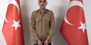 mitten-deasa-operasyon-sari-bultenle-aranan-guler-yakalanarak-turkiyeye-getirildi-IrceOI83.jpg