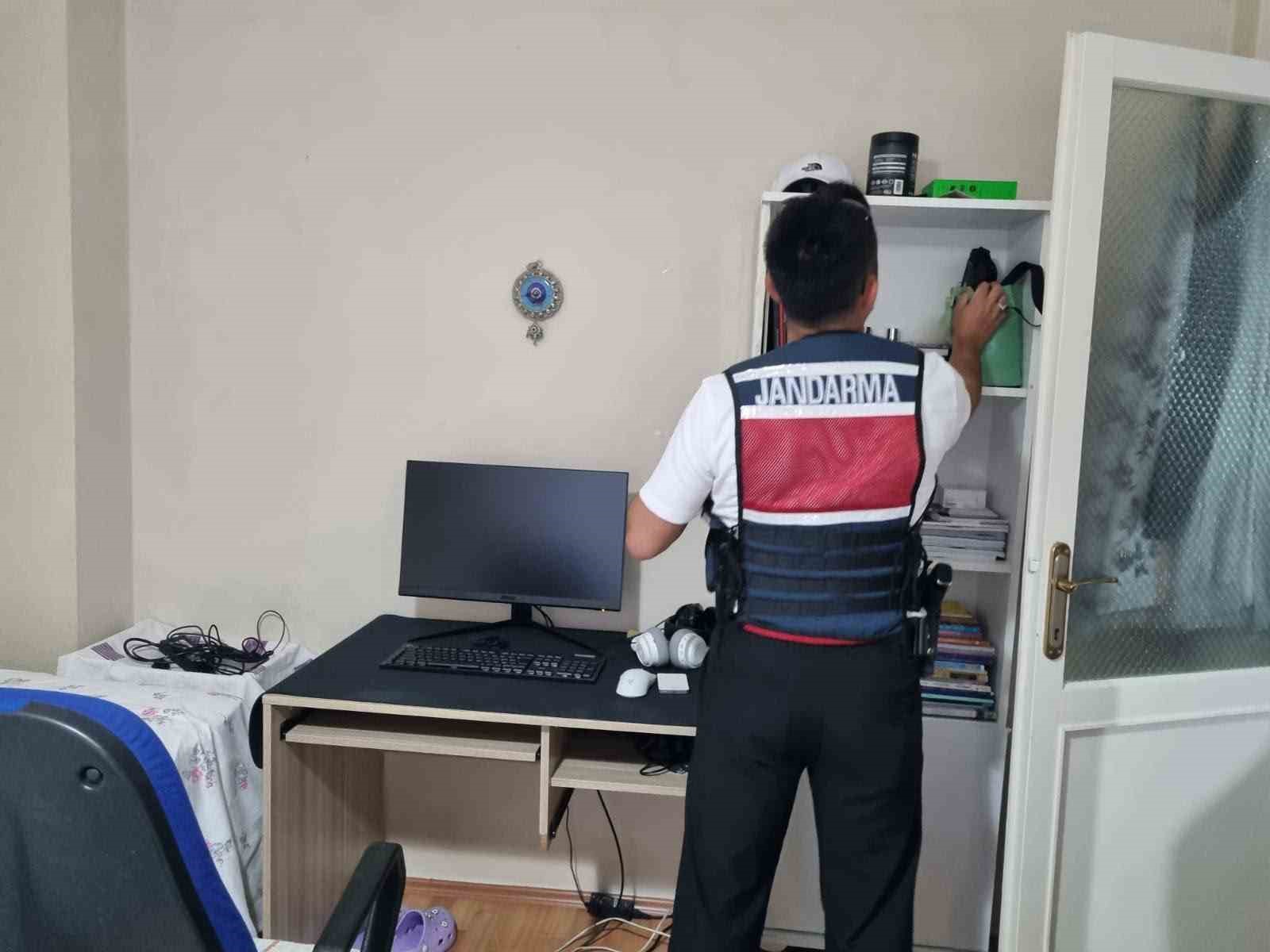 MİT’ten kredi kartı şebekesine operasyon: 3 gözaltı 4 mitten kredi karti sebekesine operasyon 3 gozalti 0 C3gZb1An