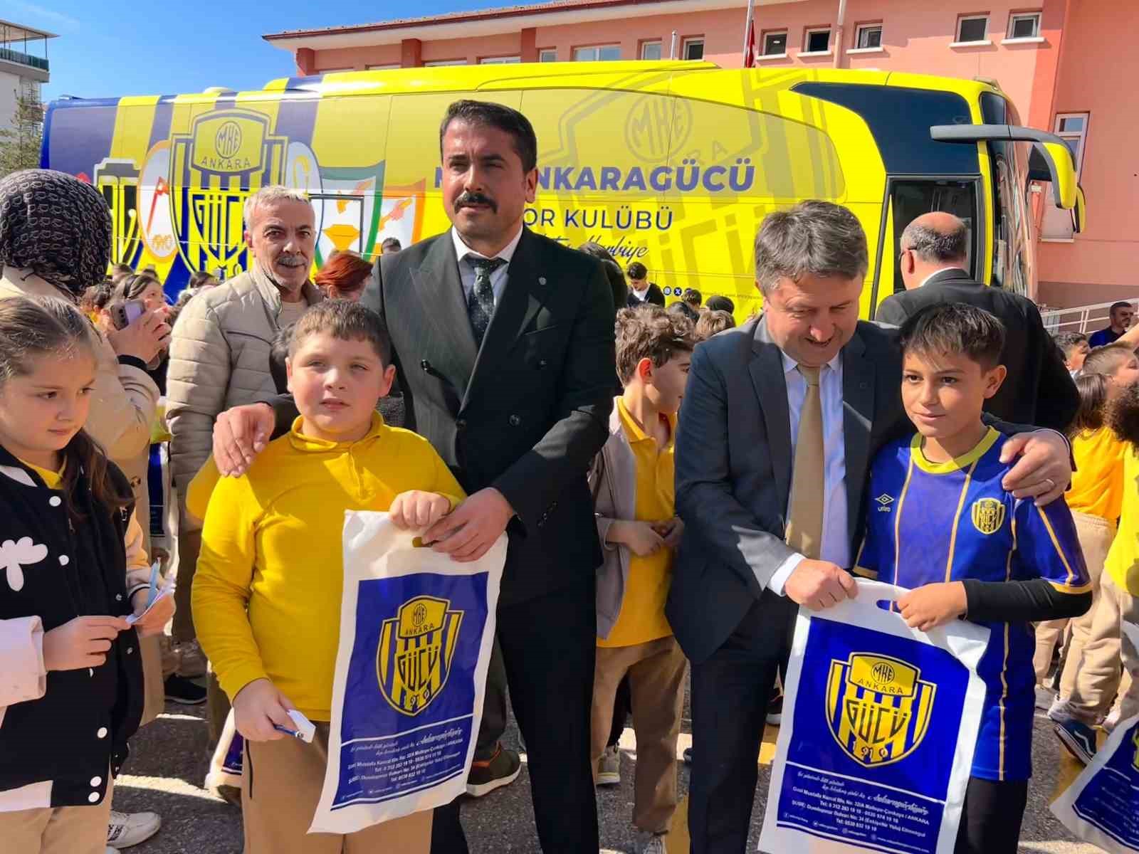 mke ankaragucu yoneticileri ve sporculari ogrencilerle bir araya geldi 0 d3fEAFnR
