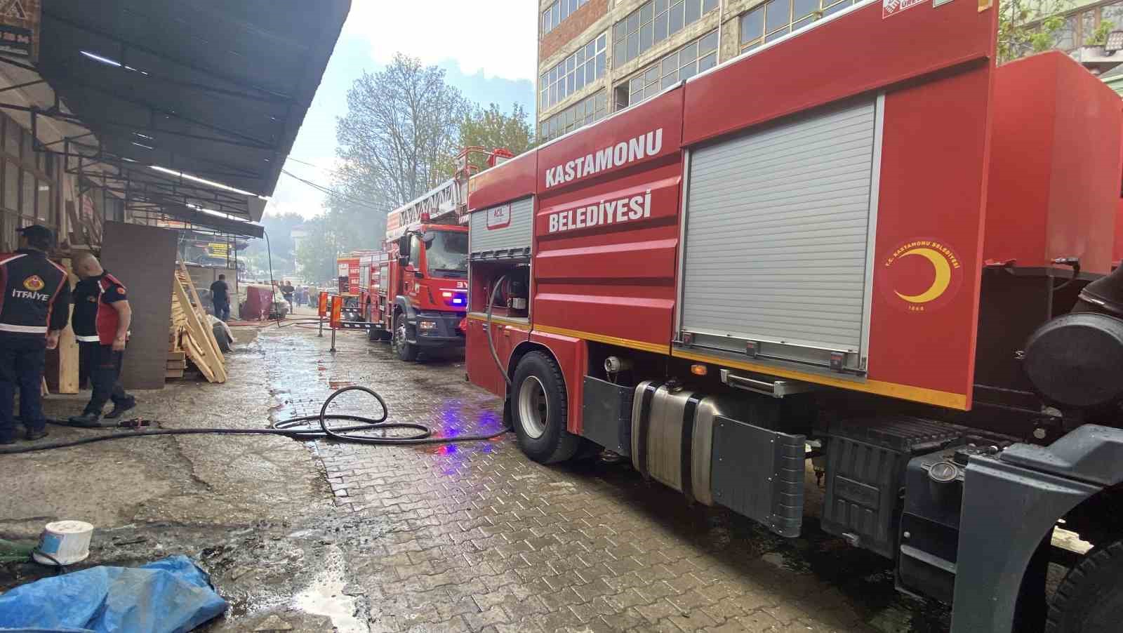 mobilya atolyesinde korkutan yangin 3 8NhAP6MO