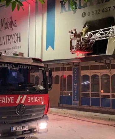 mobilya-fabrikasinda-korkutan-yangin-wVgYzpK8.jpg