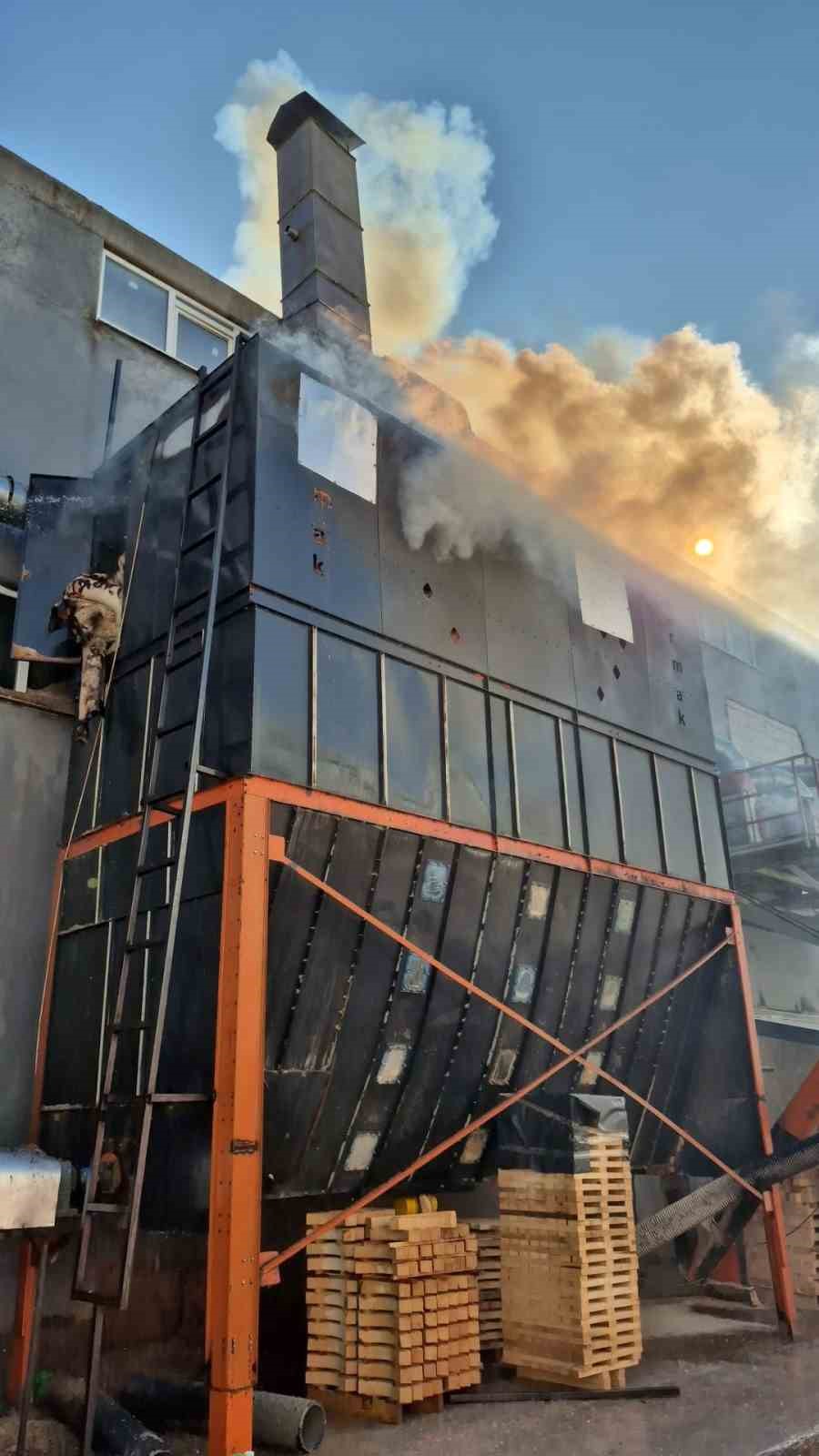 mobilya fabrikasinda yangin 1 isci yaralandi 5 JKzYiJWJ