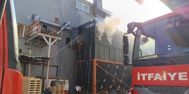 mobilya-fabrikasinda-yangin-1-isci-yaralandi-TZDlseFR.jpg