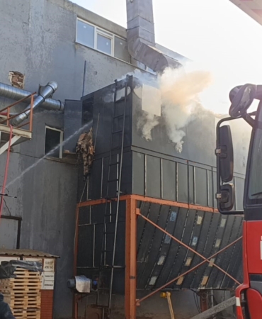 mobilya-fabrikasinda-yangin-1-isci-yaralandi-TZDlseFR.jpg