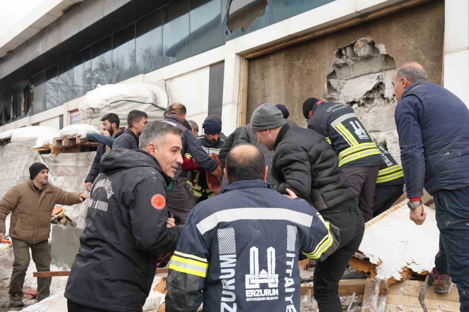mobilya fabrikasinda yangin 1 olu 1i agir 7 yarali 5 WrevM1IX
