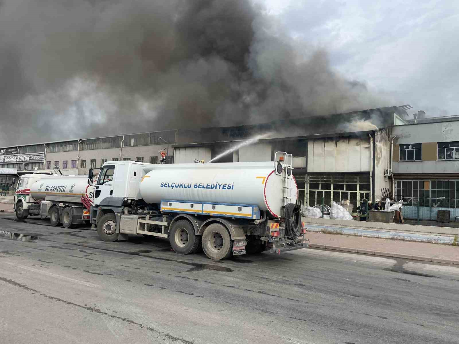 Mobilya fabrikasındaki yangın korkuttu 7 mobilya fabrikasindaki yangin korkuttu 3 ZI5FG1Qg