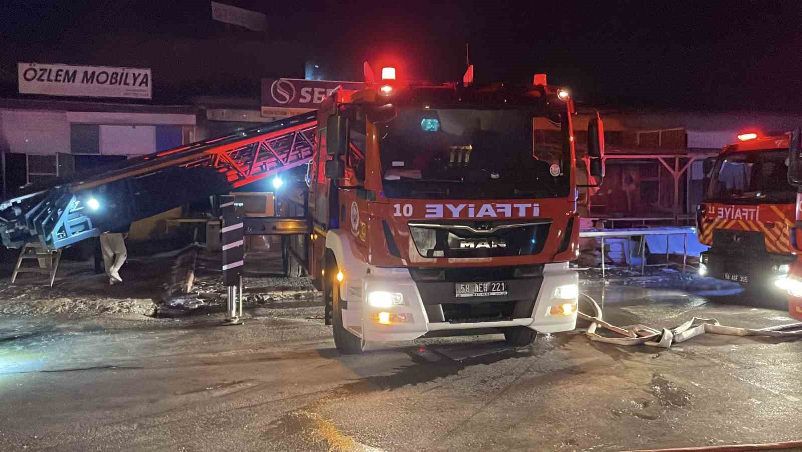 mobilya imalathanesinde cikan yangin panige neden oldu 3 aHGCdc3R