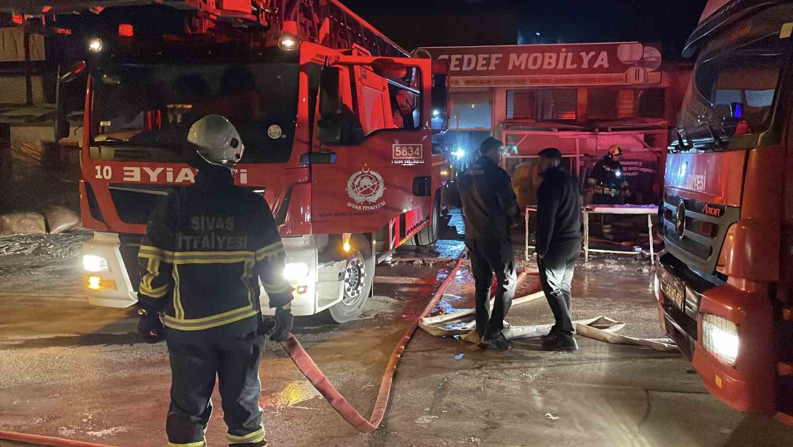 mobilya imalathanesinde cikan yangin panige neden oldu 5 JLQ7rzc6