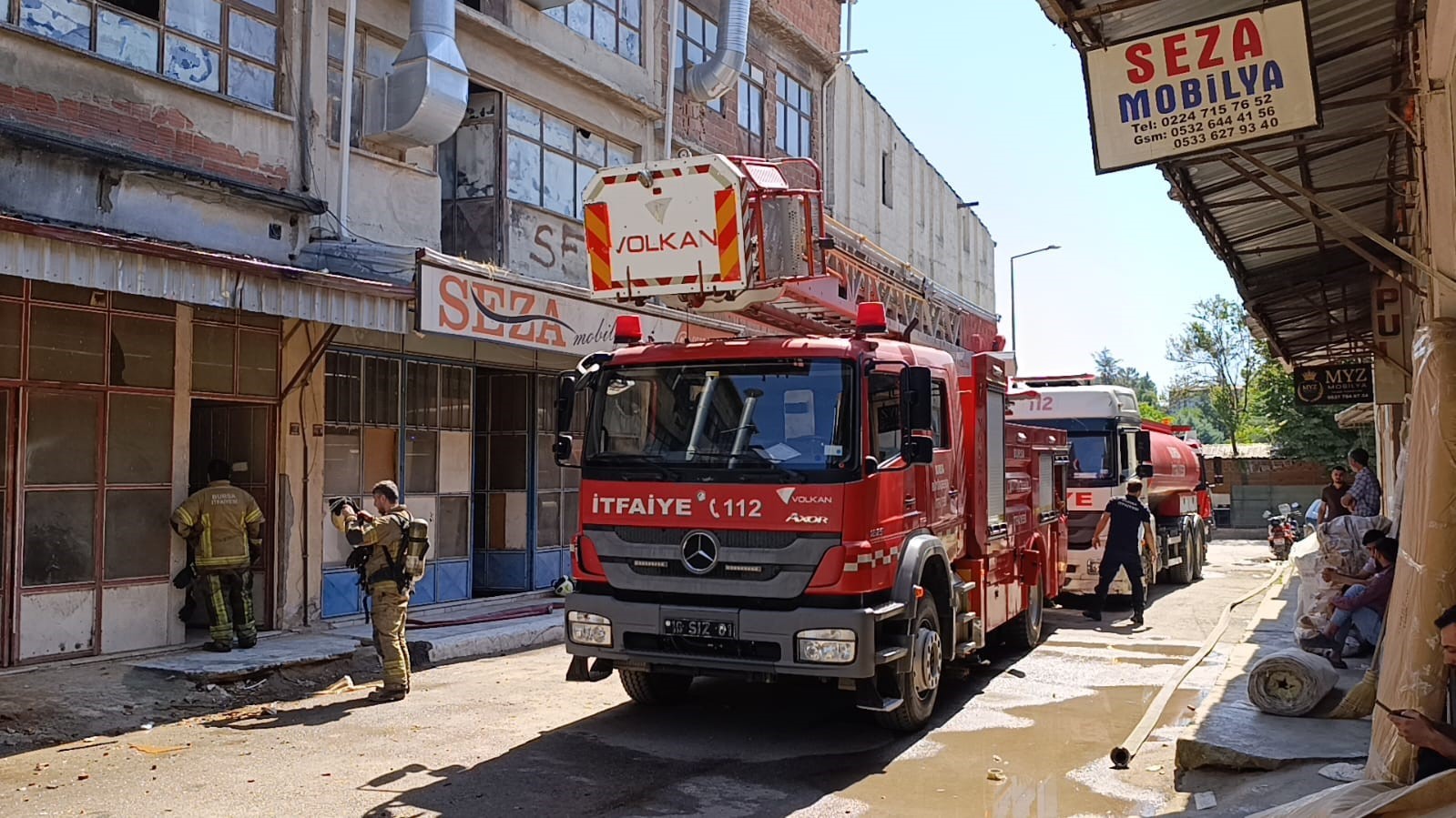mobilya imalathanesinde korkutan yangin 1 HXtG4e6f