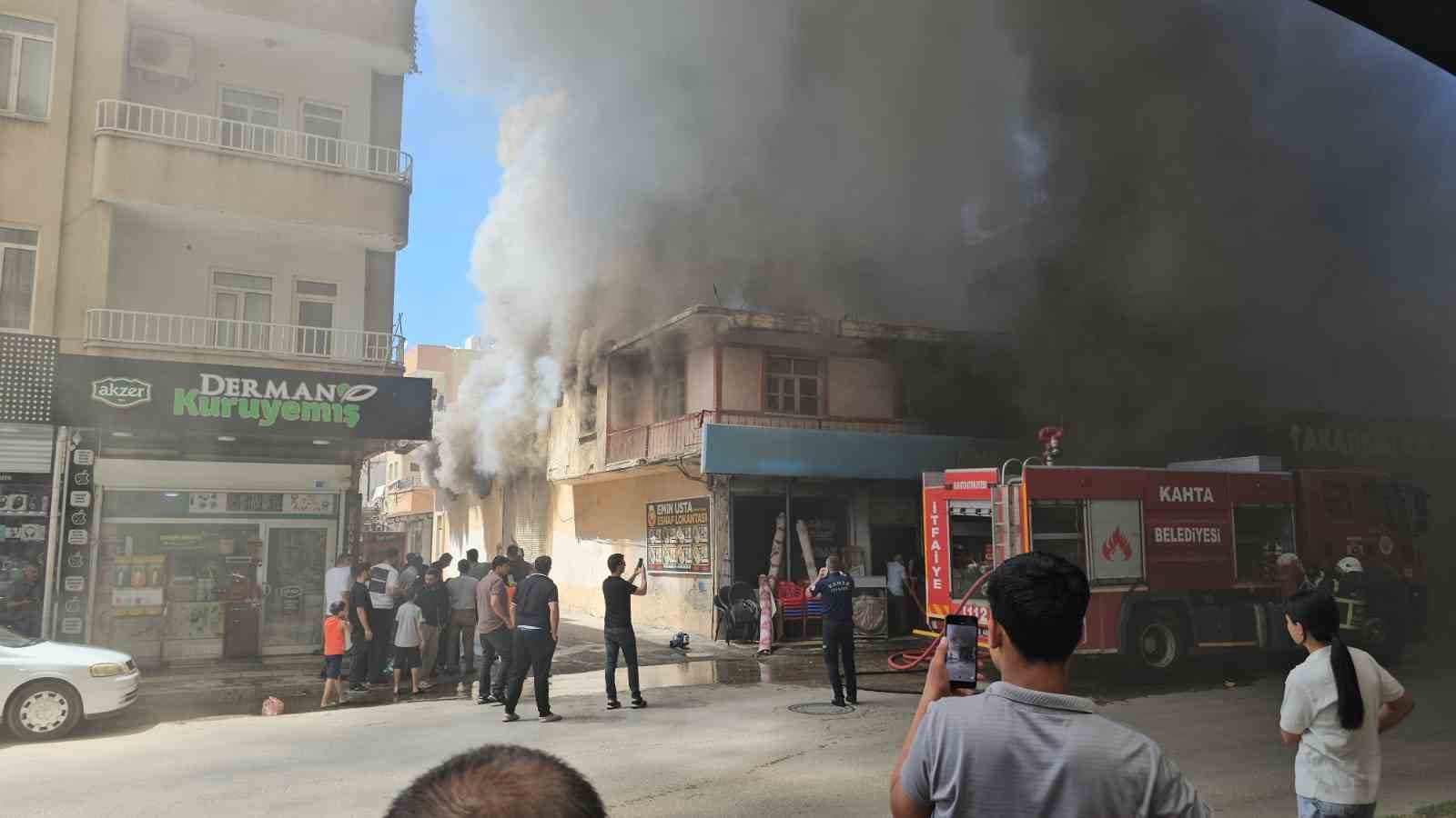 mobilya ve tup satisi yapilan is yerinde yangin 0 8wdmHZcG
