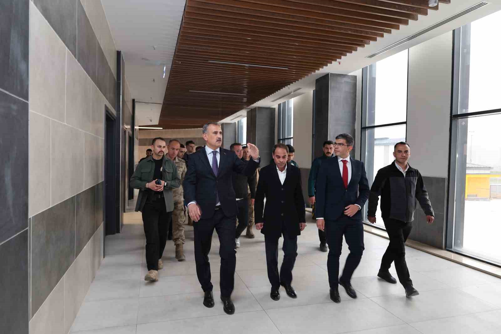 modern gorunume kavusan gurbulak sinir kapisinda tir trafigi buyudu ticaret hacmi yukseldi 2 WP8DPfVs