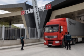 modern-gorunume-kavusan-gurbulak-sinir-kapisinda-tir-trafigi-buyudu-ticaret-hacmi-yukseldi-vfHRg9uX.jpg
