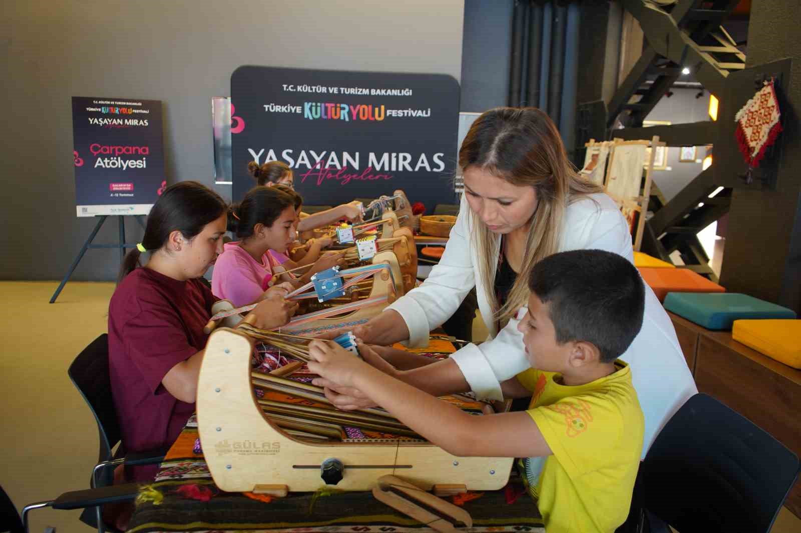 Modern yaşamın stresine geleneksel terapi: Çarpana ve kilim dokuma 6 modern yasamin stresine geleneksel terapi carpana ve kilim dokuma 2 16gb37Yz