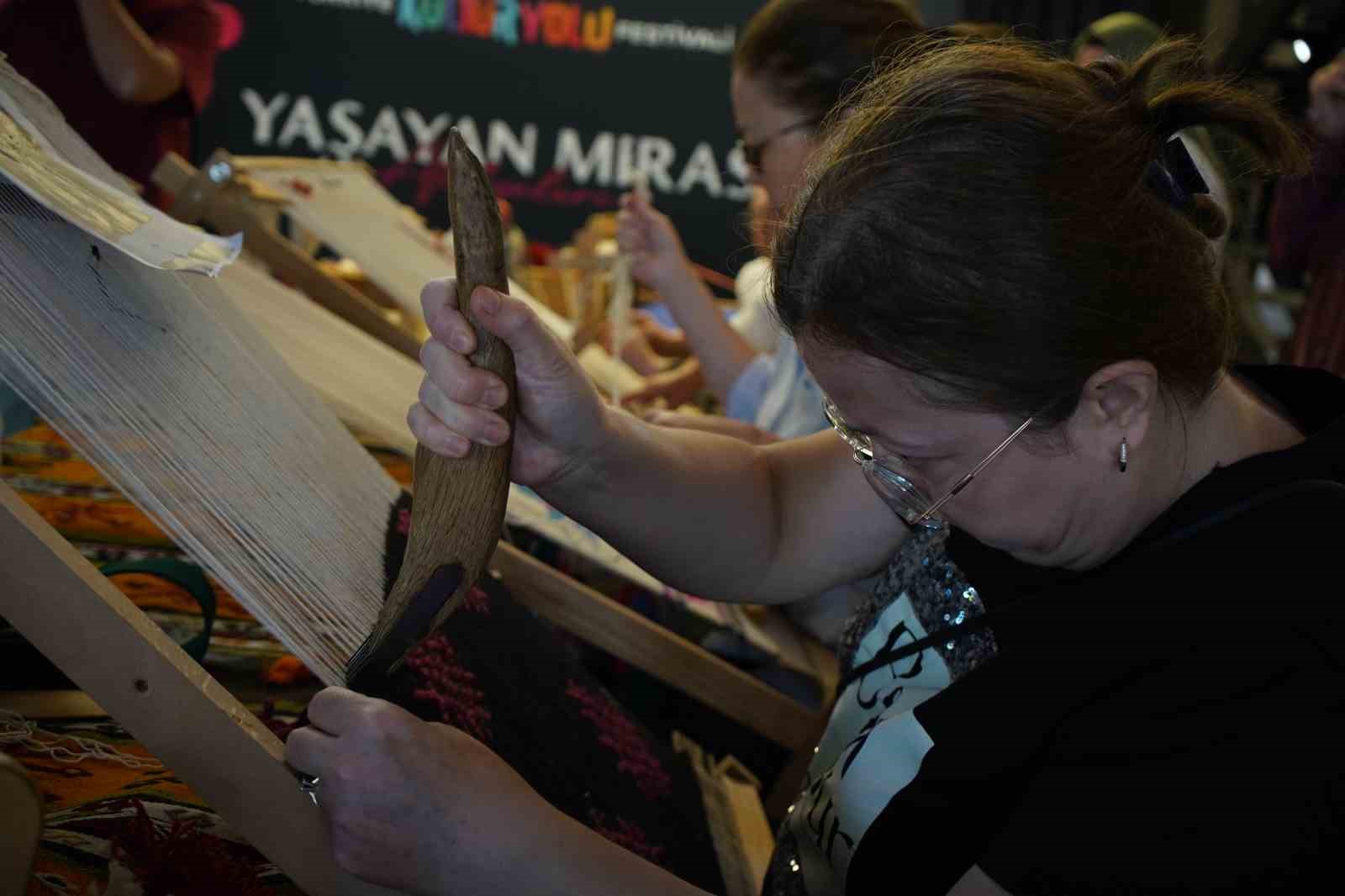 Modern yaşamın stresine geleneksel terapi: Çarpana ve kilim dokuma 7 modern yasamin stresine geleneksel terapi carpana ve kilim dokuma 3 6JfiuQ85